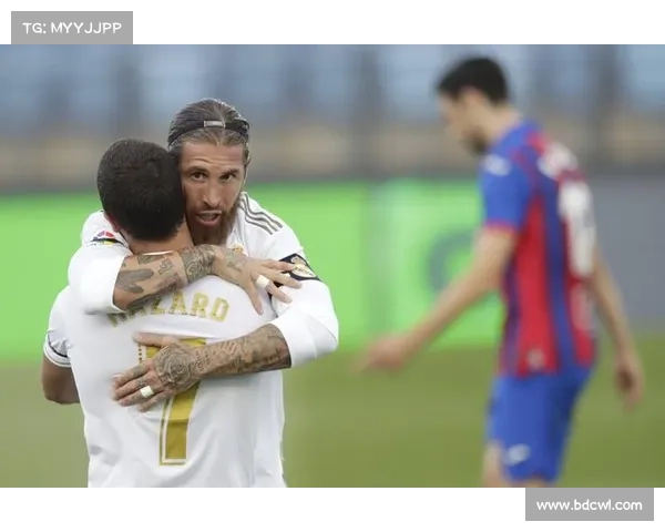 墨超赛场再度交锋 拉莫斯伤退 J罗染红离场演绎精彩对决